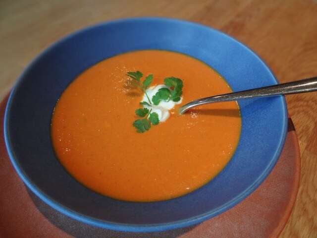 Het indisk tomatsoppa med ingefära