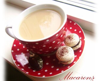 Macarons with Pepperminttryffel (Macaroner med polkagristryffel)