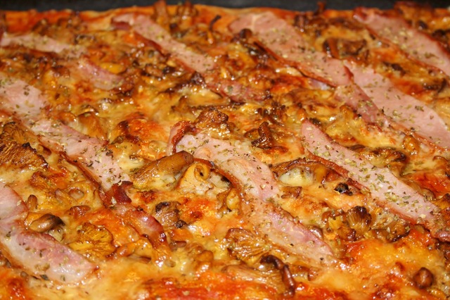 Kantarellpizza med västerbottenost och bacon