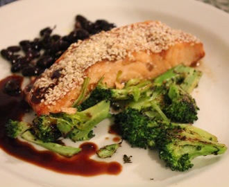 Teriyaki lax med wokad broccoli