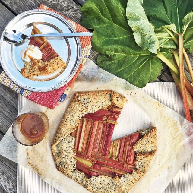 Glutenfri galette med rabarber, hasselnötskräm och apelsin