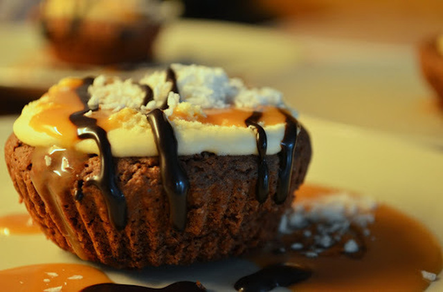 Chokladcupcakes med kokos och kola