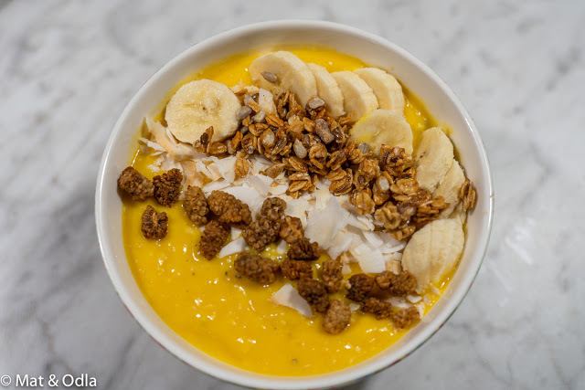 Smoothiebowl med mango och gurkmeja