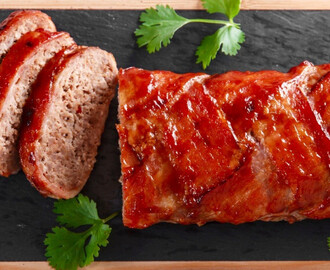 Köttfärslimpa lindad i bacon med glaze