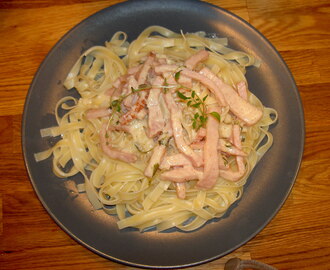 Pastasås med kassler och färsk timjan