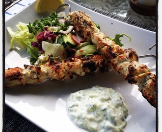 Kycklingsouvlaki med tzatsiki & sallad 10 propoints