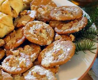 Pepparkakschips med ost och valnötter