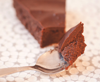 Kladdkaka med chokladganache & kanderad apelsin (+sista minuten tips på gotte till julafton)