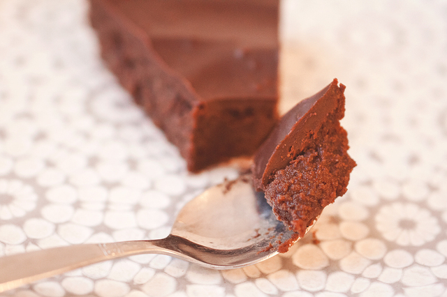 Kladdkaka med chokladganache & kanderad apelsin (+sista minuten tips på gotte till julafton)