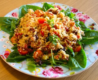 Bulgursallad med grillad paprika och soltorkade tomater