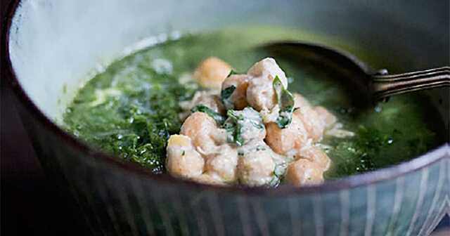 Spenat- & grönkålssoppa med tahinikikärtor