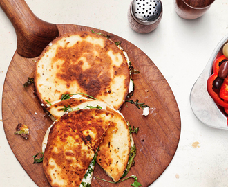 Quesadillas med fetaost och ruccola