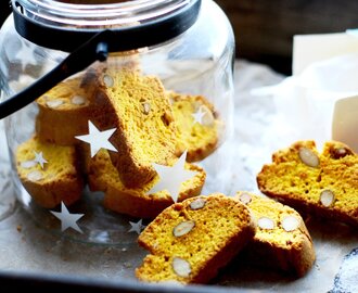 Saffransbiscotti med mandel och touch av vanilj