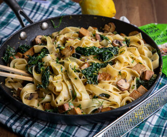 Krämig pasta med rosmarin, svartkål och skogschampinjoner