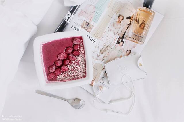 Sun is shining! // Smoothie Bowl w Raw Blueberry Juice