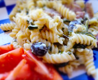 PASTA MED SALSICCIA OCH ZUCCINI