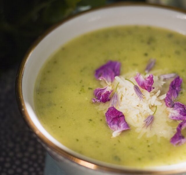 Broccolisoppa med parmesanost