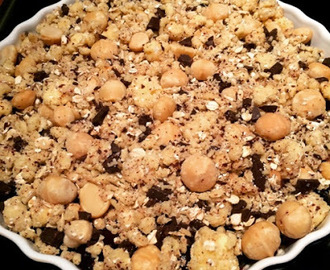 Körsbärspaj med macadamianötter