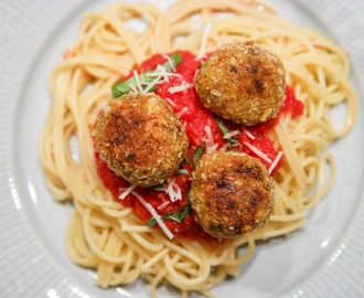 Italienska vegetariska kikärtsbullar med parmesan och soltorkade tomater