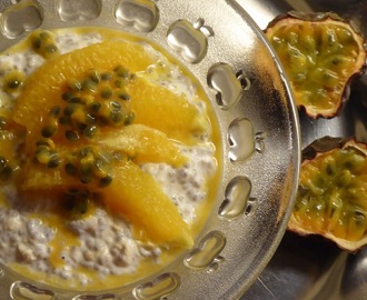 Yoghurtgröt med chiafrön, apelsin och passionsfrukt