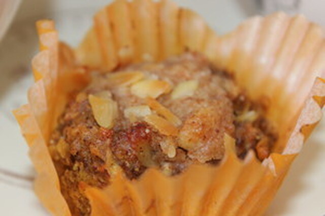 Recept: Nyttiga vegan-muffins med morot & kardemumma.