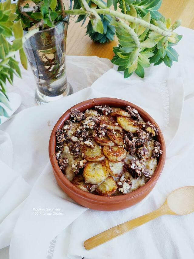 Chamomile cooked Oatmeal with Coconut Fried Banana and Chewy Bar Bites