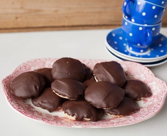 Chokladbiskvier med vaniljsmörkräm