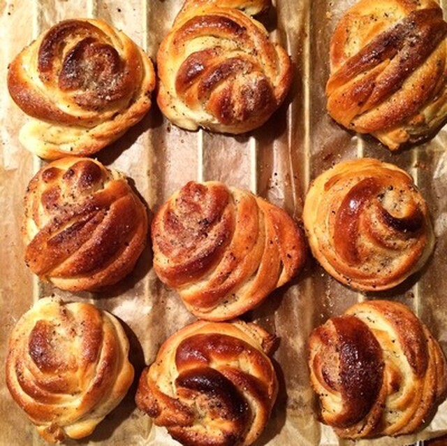Running baker: Cardamom rolls, Breakfast delight and Solhagas vallmo!