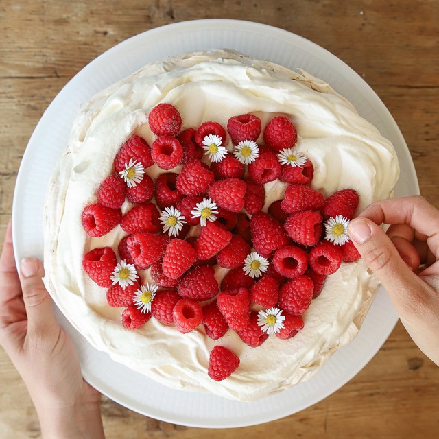 Baka med Frida – 3 enkla tårtor att göra till midsommar