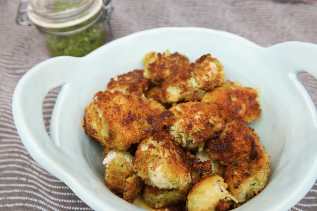 Pesto chicken nuggets med mycket smak av basilika och vitlök