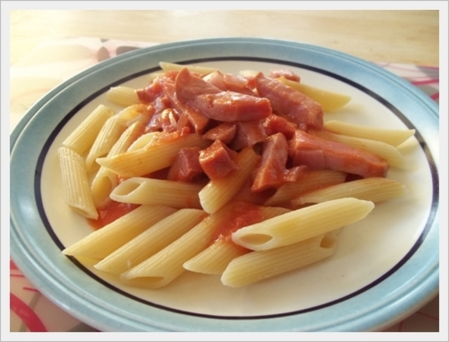 Penne med skink- och tomatsås