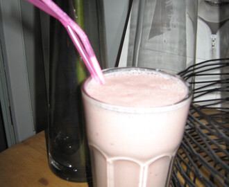 Ananas och hallon- smoothie