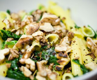 Pasta med gorgonzola och valnötter