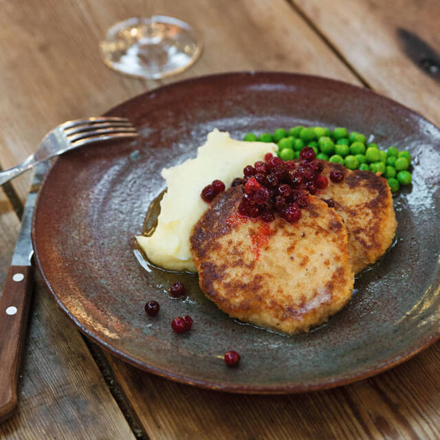 Havets Wallenbergare med ärtor och potatispuré