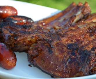 Tunna revbensspjäll på grillen