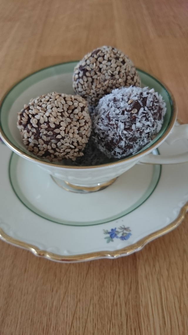 Rawfood bollar - chokladbollar på dadlar