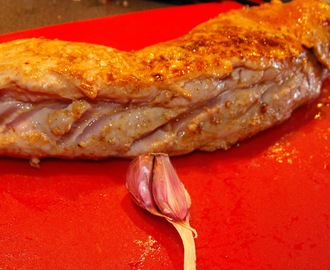 Baconinlindad fläskytterfile med hemmagjord 3pepparsås med fetaost i