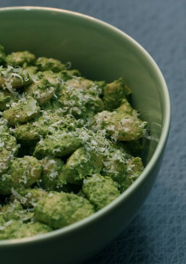 Stora vita bönor med pesto och parmesan