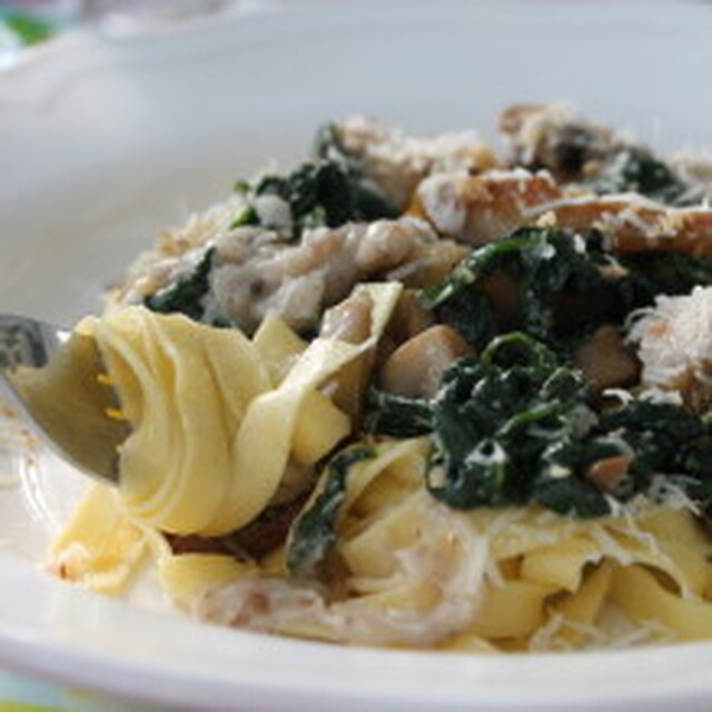 Pasta med rostade jordärtskockor och valnötsmajonnäs.