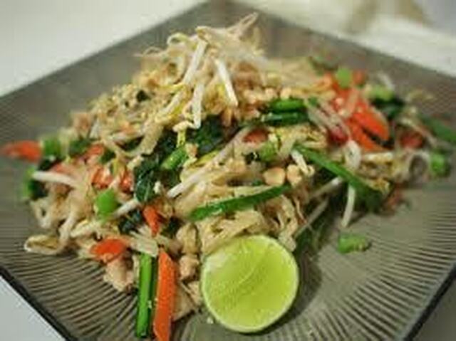 Pad thai gai, stekta nudlar med kyckling