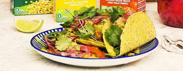 Vegetarisk taco med linsröra, guacamole och picklad rödlök