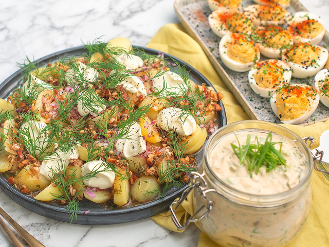 Srirachasill, djävulsägg och potatis med brynt smör