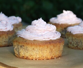 LCHF hallonmuffins med hallonfrosting!