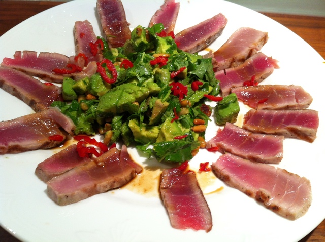 Snabbmat enligt mig – Färsk tonfisk med avokadosallad