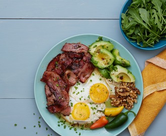 Plocktallrik med bacon och avokado