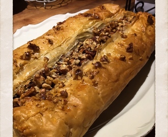 APFELSTRUDEL MED ÄPPLE OCH VALNÖTTER