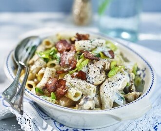 Ädelostpasta med kyckling och bacon