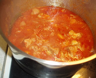 Grytbitar i curry, lök och tomat