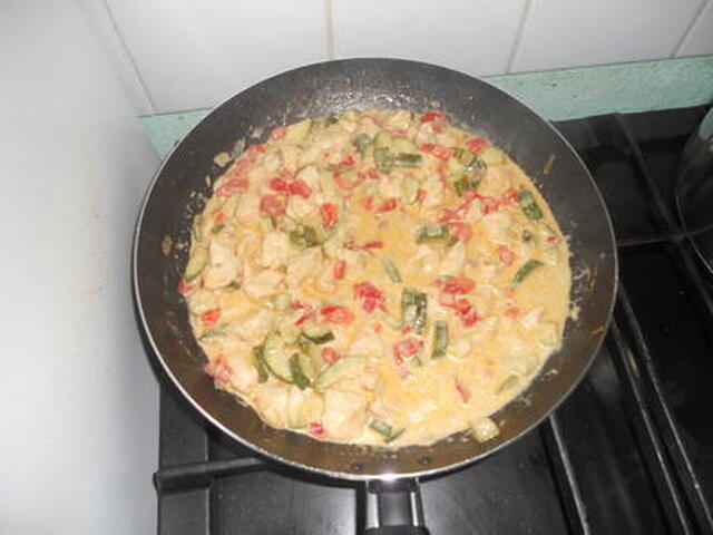 Kyckling med grön curry och råris