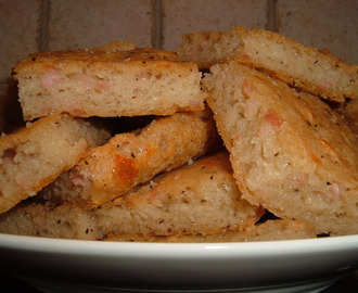 Gott bröd med ost och skinka i.Glutenfritt /mjöl